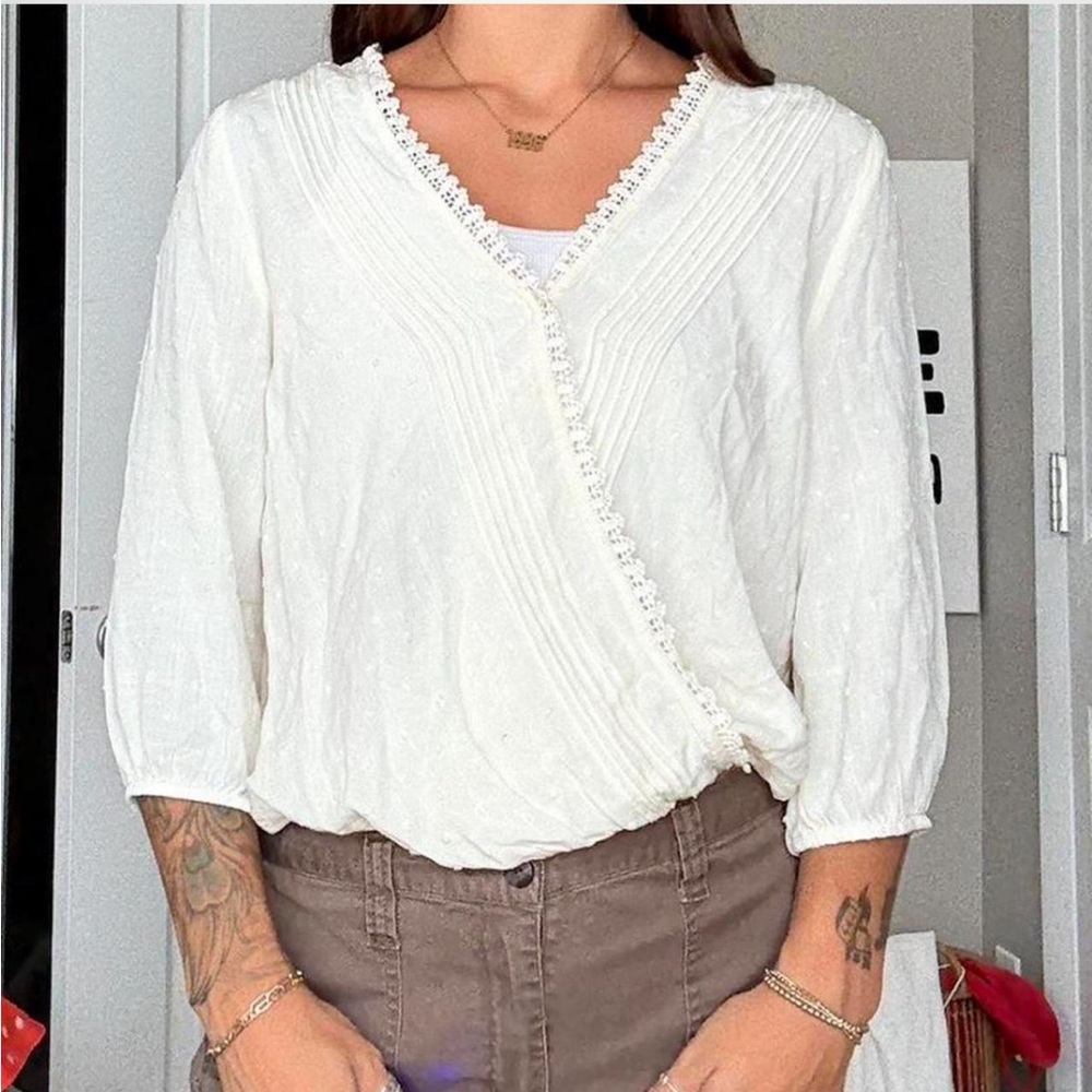 Francesca's Collections White Textured Blouse
